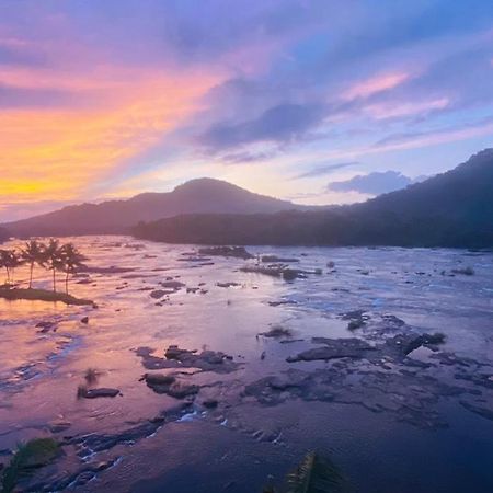 Athirapilly River Resort อทิราพาลลี ภายนอก รูปภาพ