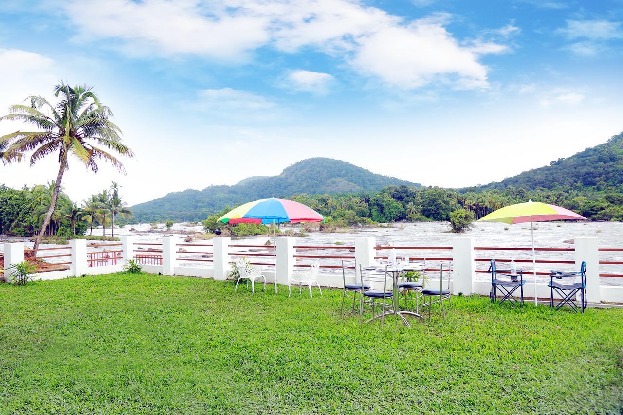 Athirapilly River Resort อทิราพาลลี ภายนอก รูปภาพ