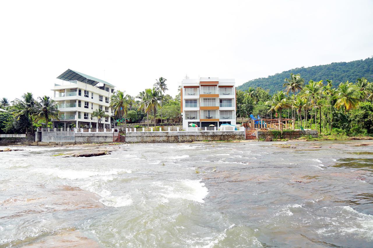Athirapilly River Resort อทิราพาลลี ภายนอก รูปภาพ
