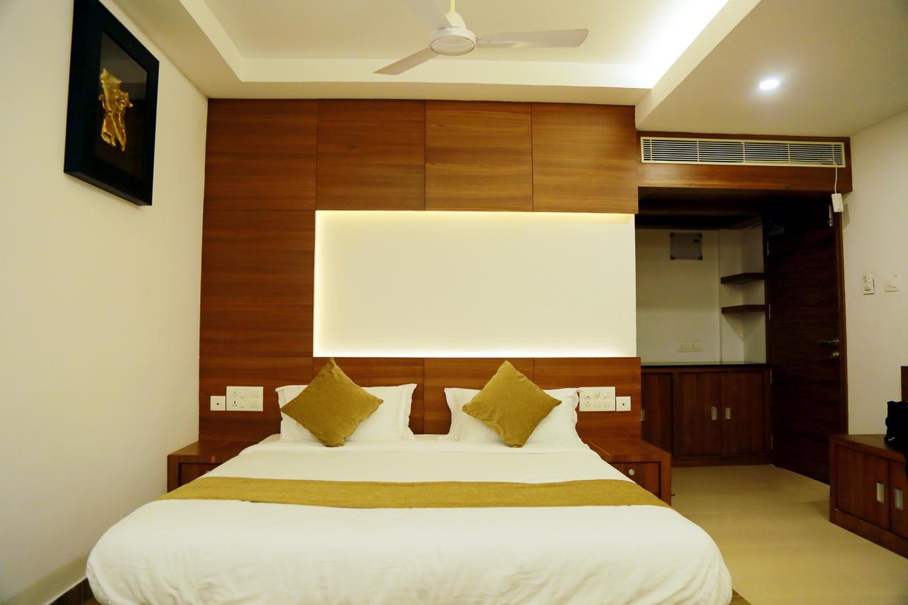 Athirapilly River Resort อทิราพาลลี ภายนอก รูปภาพ